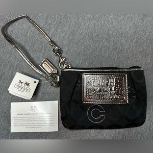 Authentic Coach Pop Op Art Poppy Signature C black/gunmetal wristlet NWT